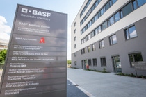 Das Medical Center beherbergt zusätzlich zur BASF Ambulanz acht externe verschiedene fachärztliche und medizinische Einrichtungen, einen physiotherapeutische Praxis sowie eine Apotheke.